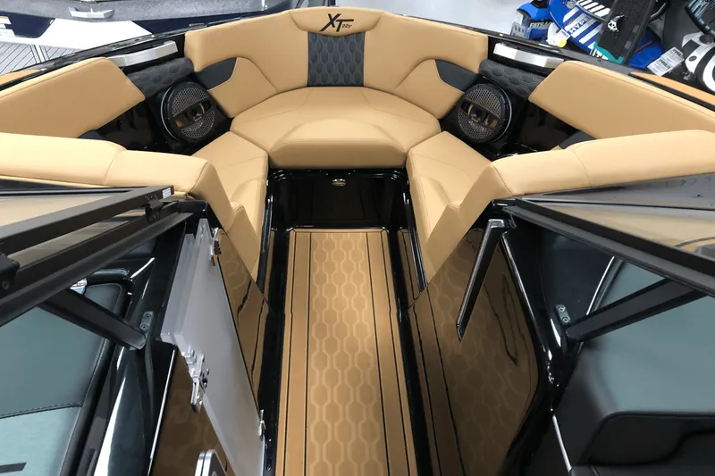 Slide: The Image of Mastercraft XT22 T 2025 - 24