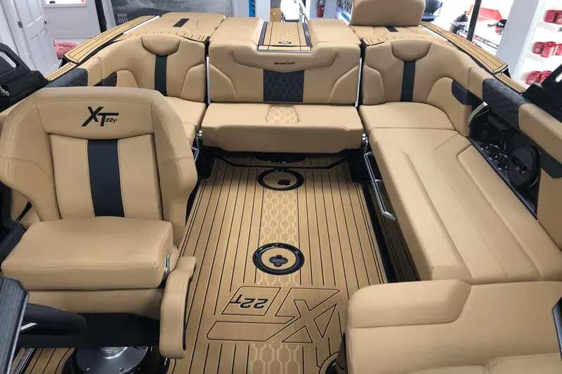 Slide: The Image of Mastercraft XT22 T 2025 - 26