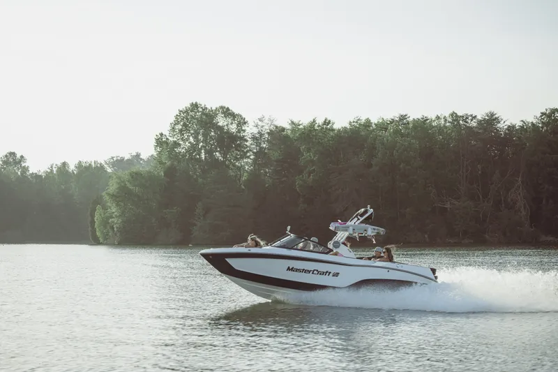 Slide: The Image of Mastercraft XT22 T 2025 - 29