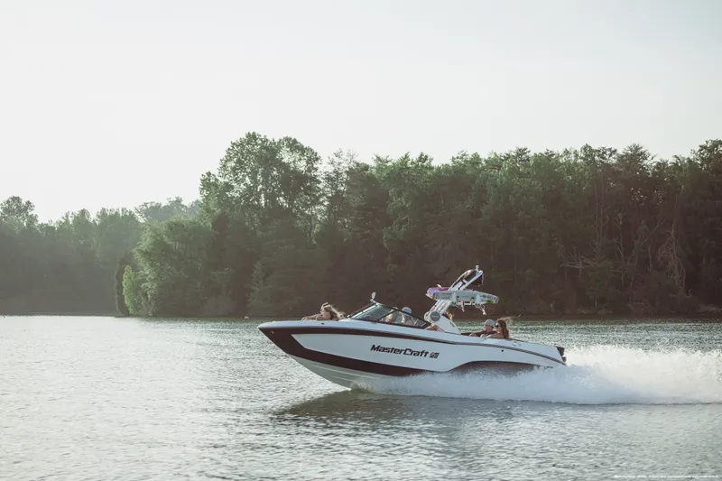 Slide: The Image of Mastercraft XT22 T 2025 - 30