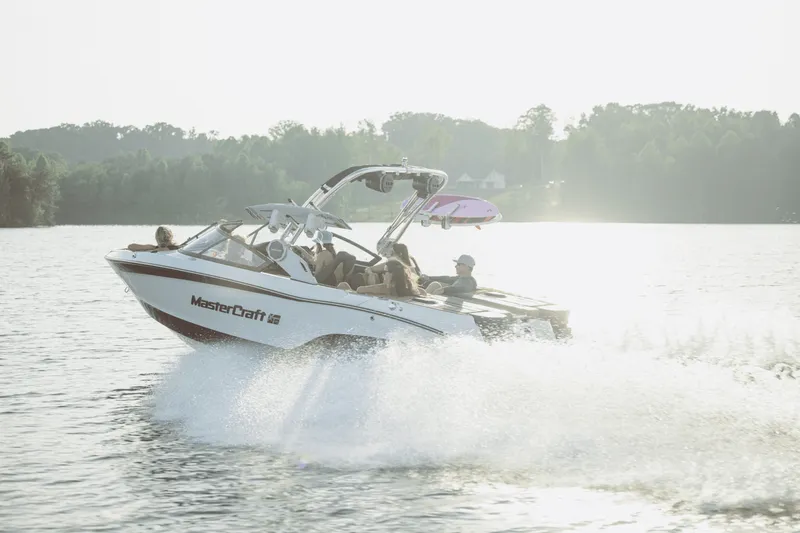 Slide: The Image of Mastercraft XT22 T 2025 - 37