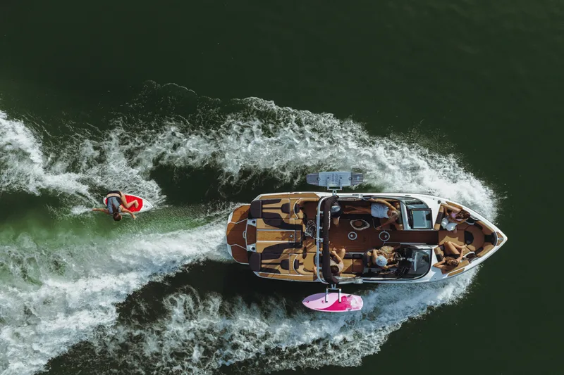 Slide: The Image of Mastercraft XT22 T 2025 - 39