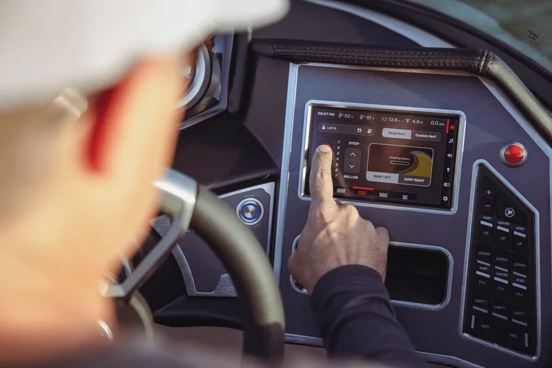 Slide: The Image of Mastercraft XT22 T 2025 - 48