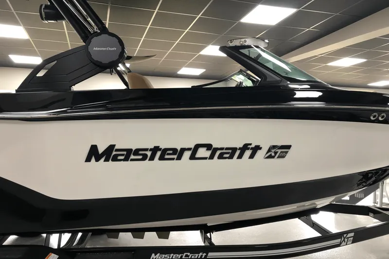 Slide: The Image of Mastercraft XT22 T 2025 - 6
