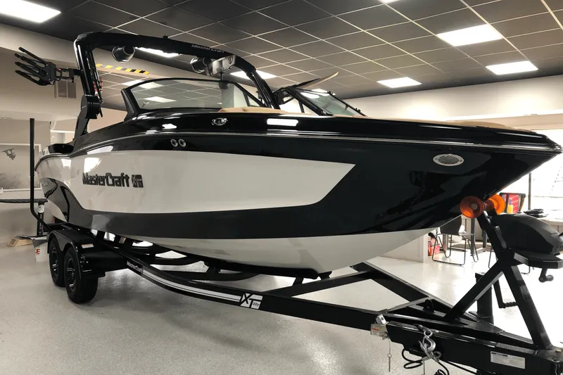 Slide: The Image of Mastercraft XT22 T 2025 - 7