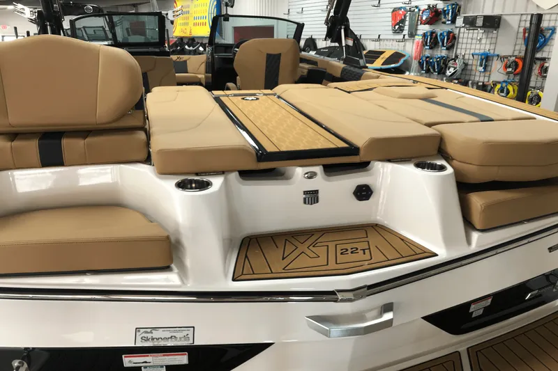 Slide: The Image of Mastercraft XT22 T 2025 - 9