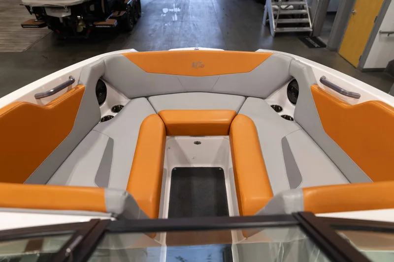 Slide: The Image of MasterCraft NXT22 2024 - 18