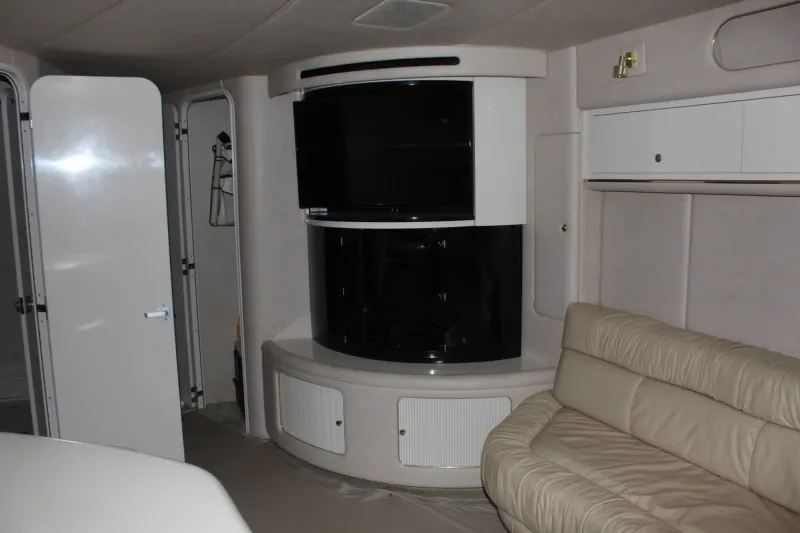 Slide: The Image of Sea Ray 630 Super Sun Sport 1996 - 32