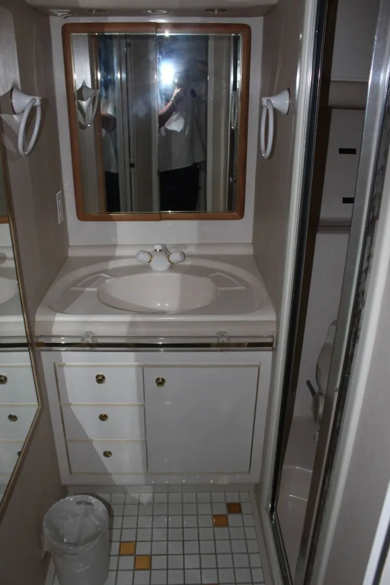 Slide: The Image of Sea Ray 630 Super Sun Sport 1996 - 36