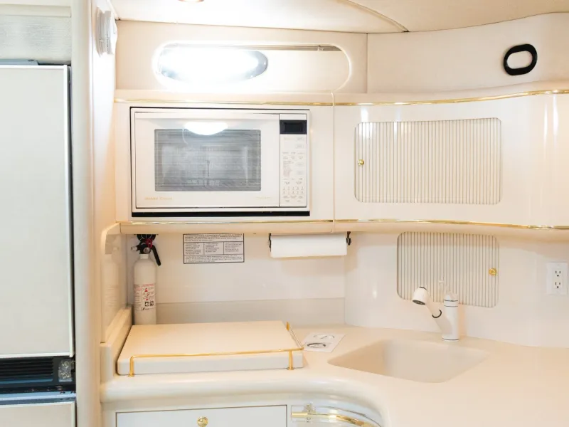 Slide: The Image of Sea Ray 630 Super Sun Sport 1996 - 16