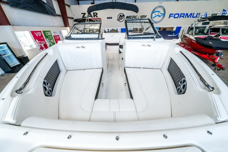 Slide: The Image of Sea Ray 230 SLX 2020 - 22
