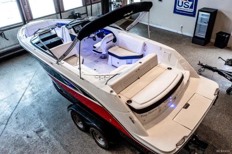 Slide: The Image of Sea Ray 230 SLX 2020 - 1