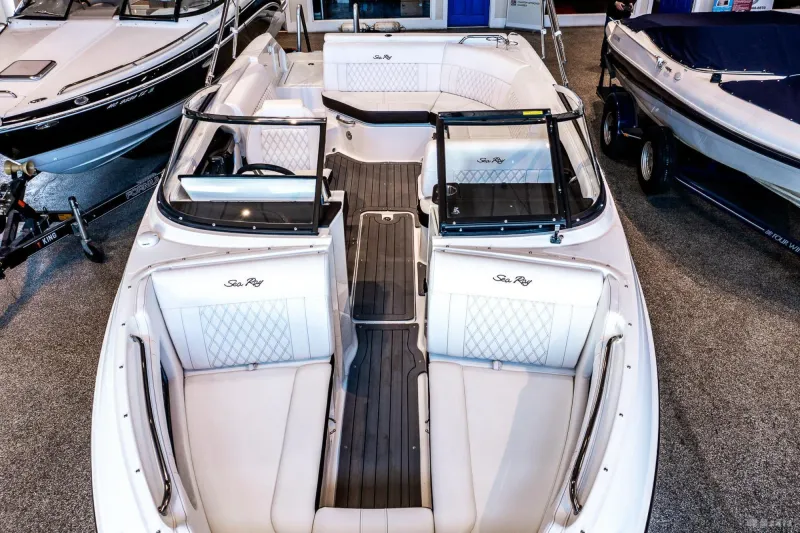 Slide: The Image of Sea Ray 230 SLX 2020 - 10