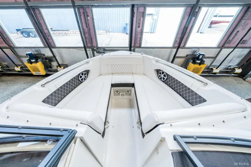 Slide: The Image of Sea Ray 230 SLX 2020 - 21
