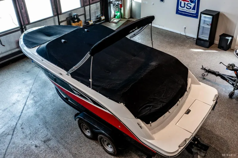 Slide: The Image of Sea Ray 230 SLX 2020 - 16