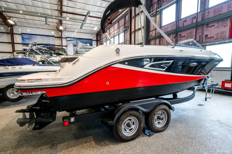 Slide: The Image of Sea Ray 230 SLX 2020 - 4