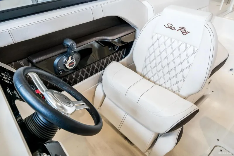 Slide: The Image of Sea Ray 230 SLX 2020 - 31