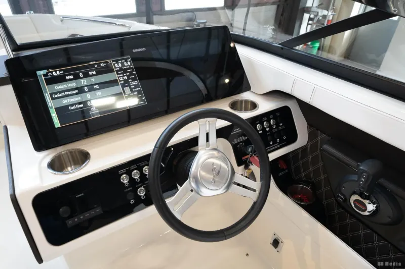 Slide: The Image of Sea Ray 230 SLX 2020 - 32