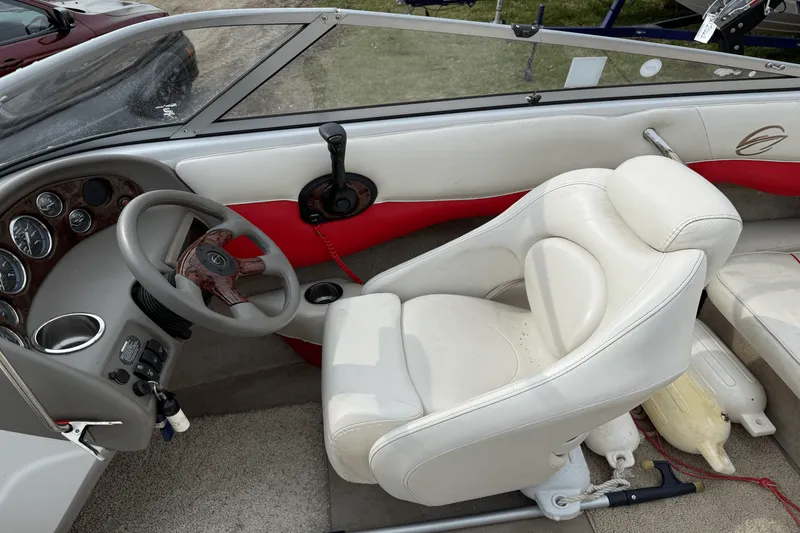 Slide: The Image of Crownline Boats 180BR 2006 - 16