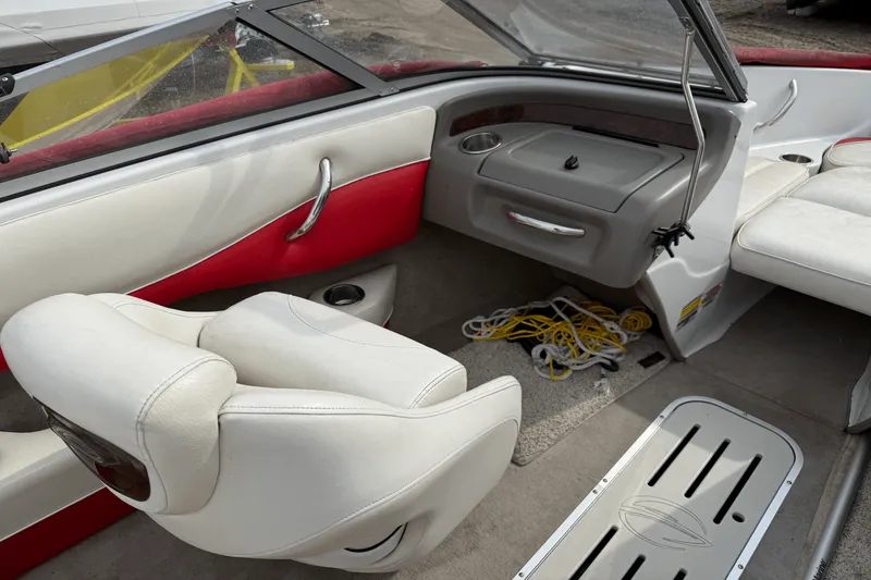 Slide: The Image of Crownline Boats 180BR 2006 - 17