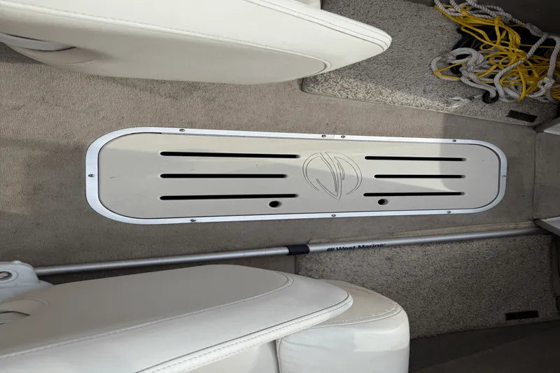 Slide: The Image of Crownline Boats 180BR 2006 - 22