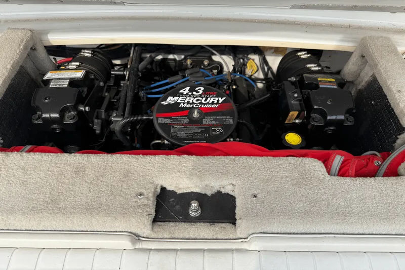 Slide: The Image of Crownline Boats 180BR 2006 - 9