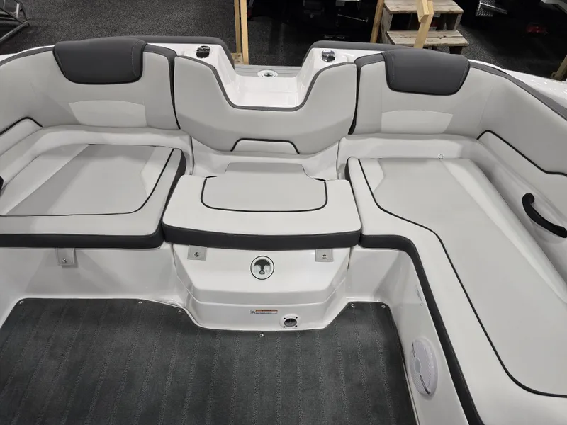 Slide: The Image of Yamaha 190SX 2025 - 10