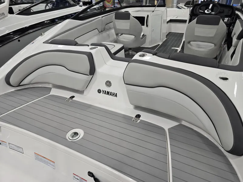 Slide: The Image of Yamaha 190SX 2025 - 14