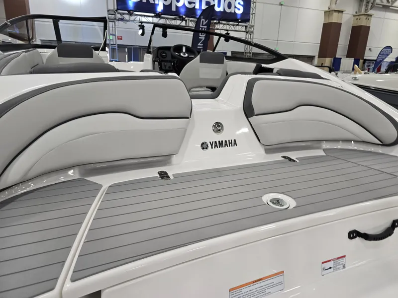 Slide: The Image of Yamaha 190SX 2025 - 15