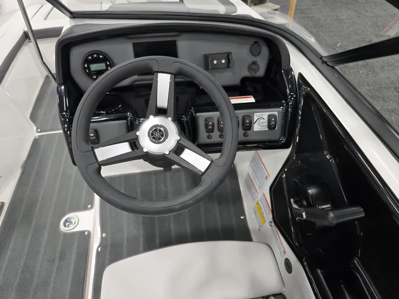 Slide: The Image of Yamaha 190SX 2025 - 5