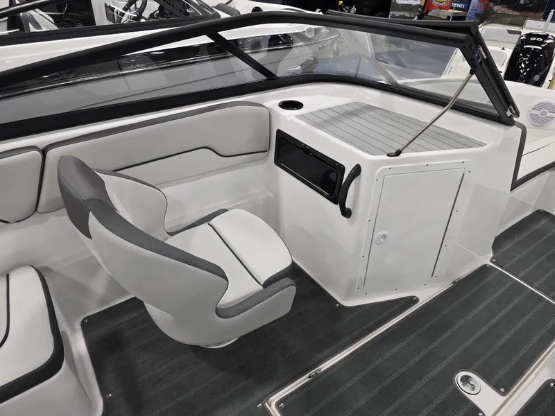 Slide: The Image of Yamaha 190SX 2025 - 8