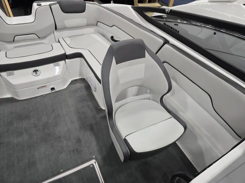 Slide: The Image of Yamaha 190SX 2025 - 9