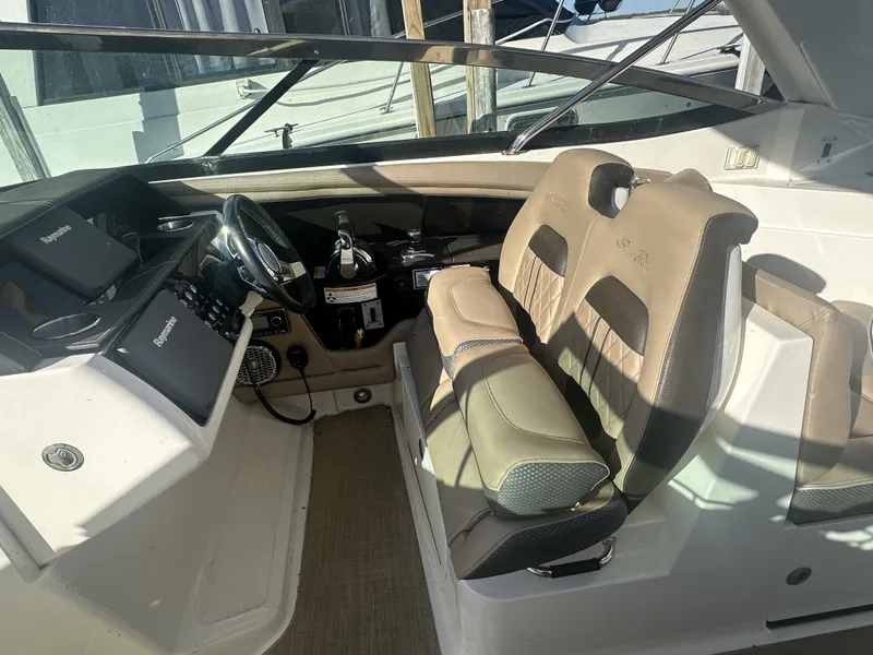 Slide: The Image of Sea Ray 350 SLX 2017 - 14