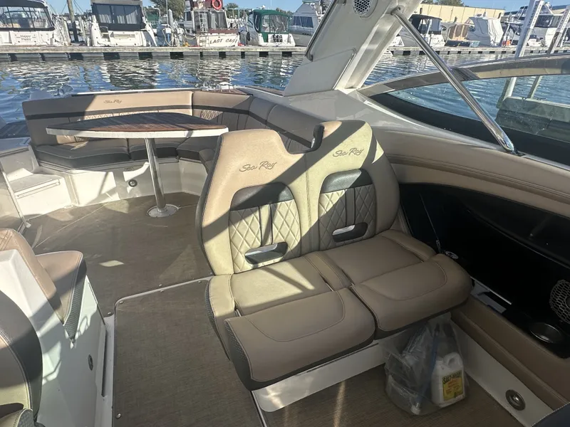 Slide: The Image of Sea Ray 350 SLX 2017 - 17