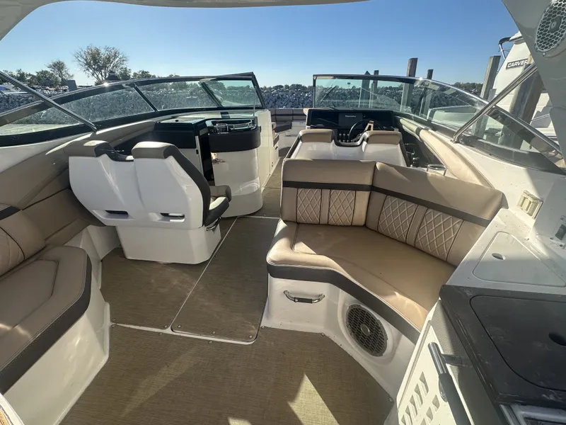 Slide: The Image of Sea Ray 350 SLX 2017 - 19