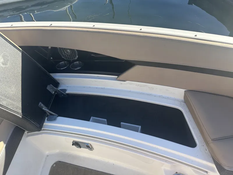 Slide: The Image of Sea Ray 350 SLX 2017 - 20