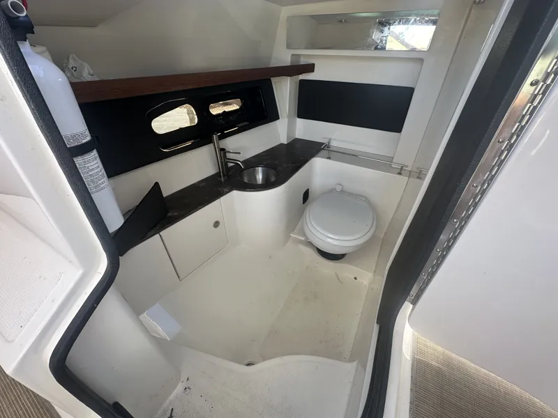 Slide: The Image of Sea Ray 350 SLX 2017 - 23