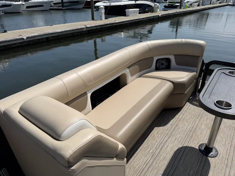 Slide: The Image of Premier 250 SOLARIS REV 2025 - 13