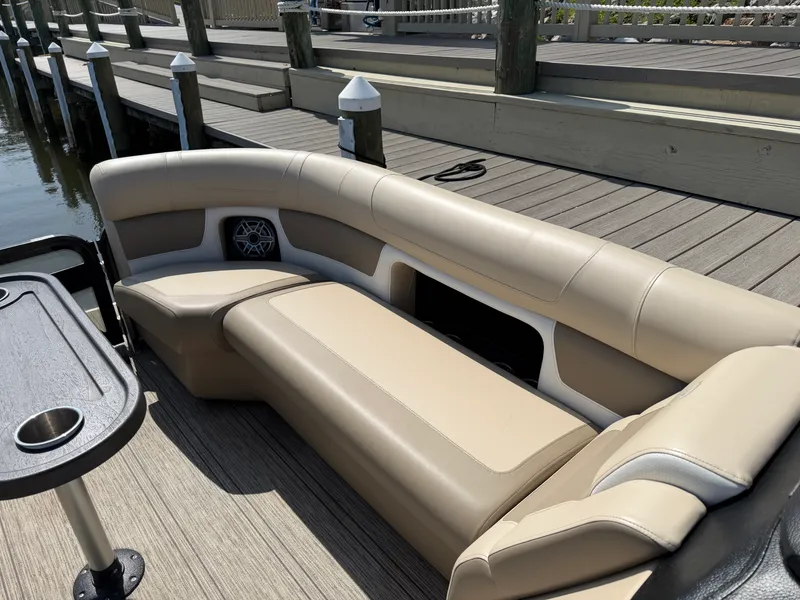 Slide: The Image of Premier 250 SOLARIS REV 2025 - 14