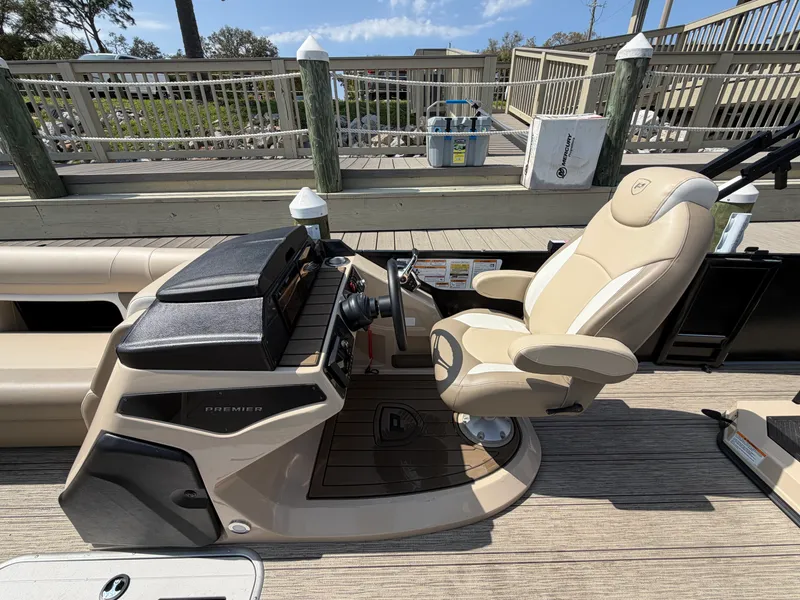 Slide: The Image of Premier 250 SOLARIS REV 2025 - 17