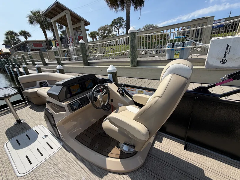 Slide: The Image of Premier 250 SOLARIS REV 2025 - 18