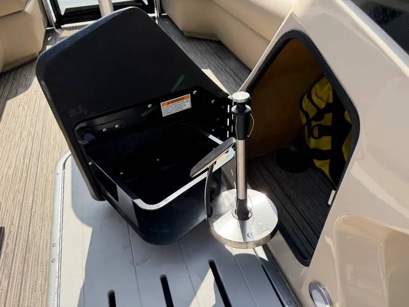 Slide: The Image of Premier 250 SOLARIS REV 2025 - 25