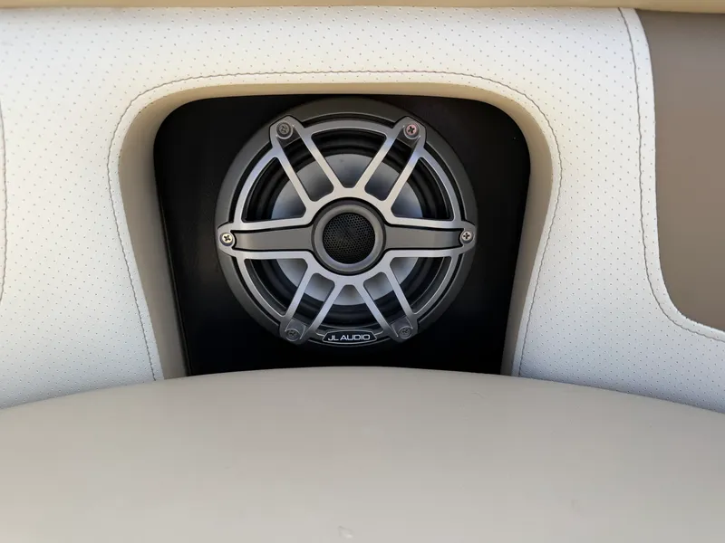 Slide: The Image of Premier 250 SOLARIS REV 2025 - 26