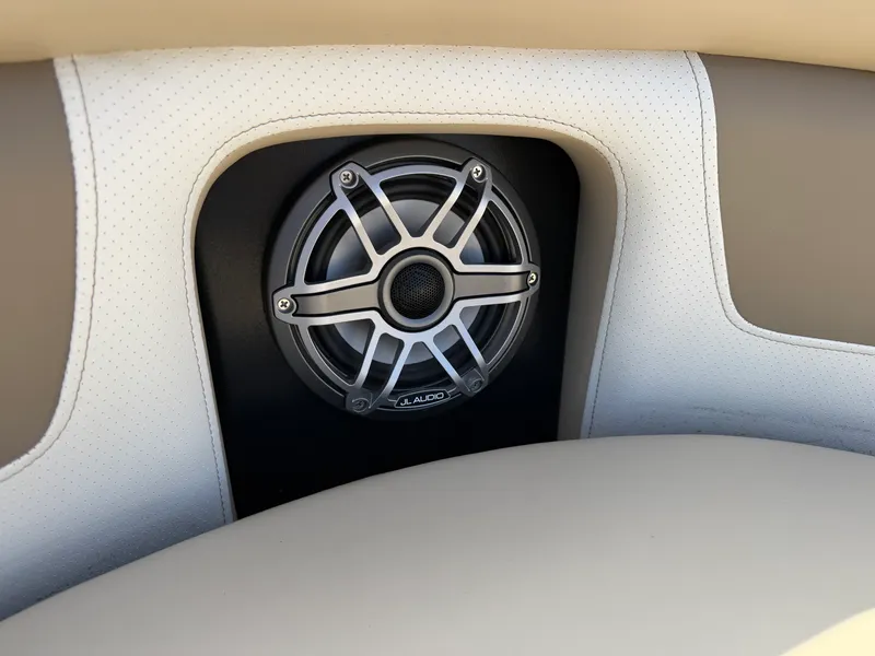 Slide: The Image of Premier 250 SOLARIS REV 2025 - 27