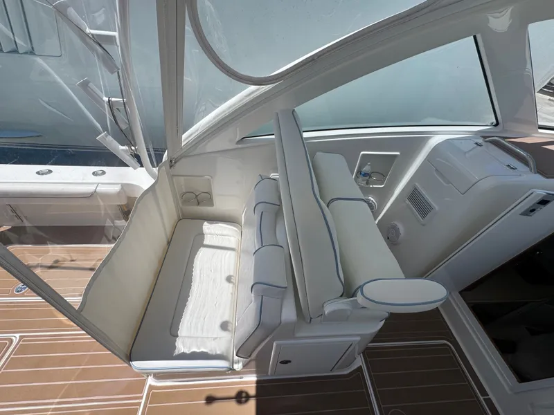 Slide: The Image of Albemarle 30 Express 2022 - 21