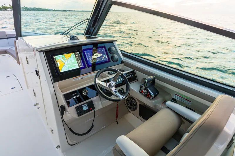 Slide: The Image of Boston Whaler 330 Vantage 2026 - 24