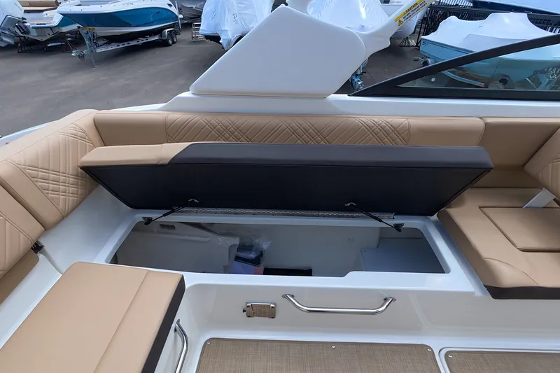 Slide: The Image of Sea Ray SDX 270 Outboard 2026 - 24