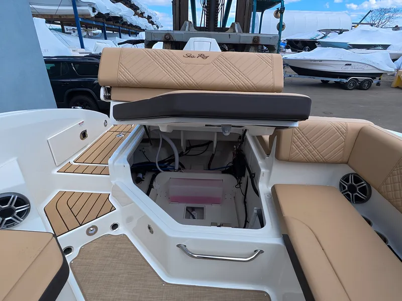 Slide: The Image of Sea Ray SDX 270 Outboard 2026 - 22