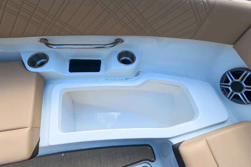 Slide: The Image of Sea Ray SDX 270 Outboard 2026 - 46