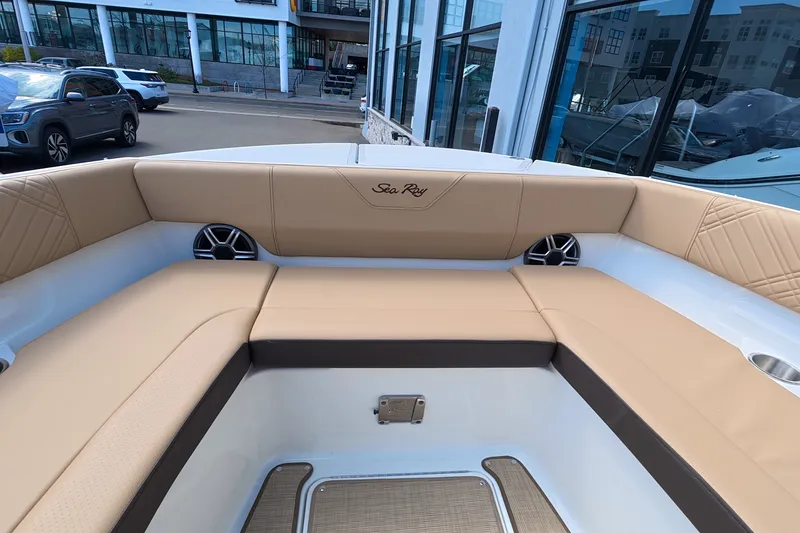 Slide: The Image of Sea Ray SDX 270 Outboard 2026 - 42